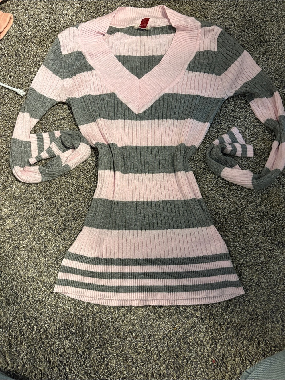 lei Pink and Gray Striped Ribbed V-Neck Sweater
